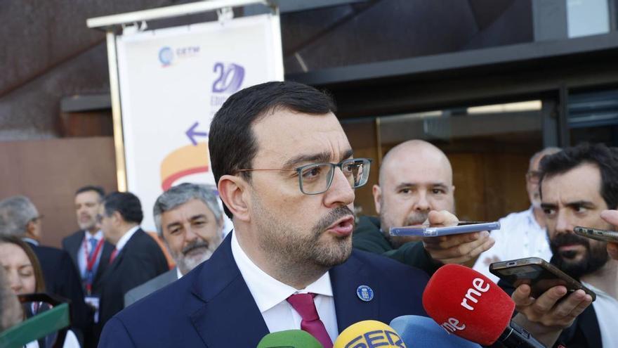 Barbón admite que se "pone malo" cada vez que pasa por el Huerna y se reafirma en las críticas hacia el Corredor Atlántico: "Queremos que haya más celeridad"
