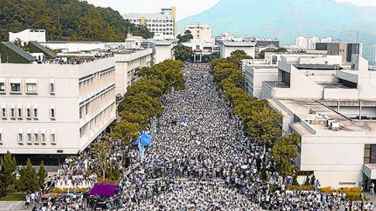 Manifestación de estudiantes en el campus universitario, ayer.