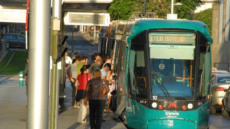 El tranvía de Tenerife activa este lunes el horario de verano