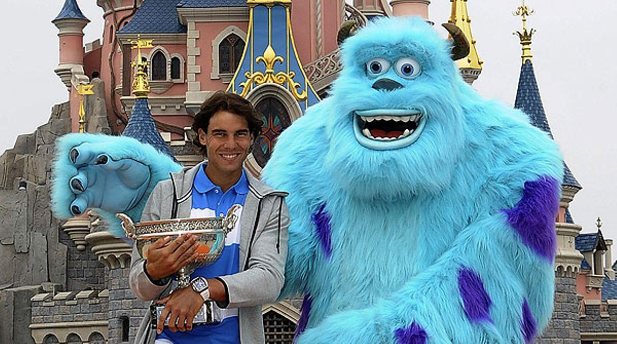 El flamant campió de Roland Garros celebra la seva victòria a Eurodisney abans de tornar a Espanya.
