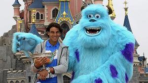 El flamant campió de Roland Garros celebra la seva victòria a Eurodisney abans de tornar a Espanya.