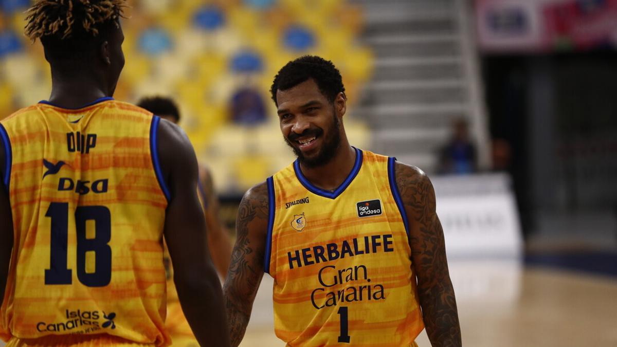 Sean Kikpatrick celebra una canasta con Diop la temporada pasada en el Gran Canaria.