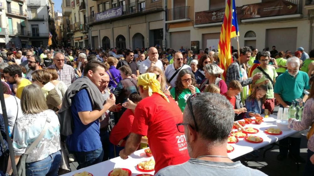 Penjada de cartells a Manresa pro referèndum