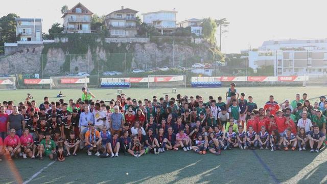 Foto de todos los equipos que ayer disputaron las finales en Samil. // JOSÉ LORES
