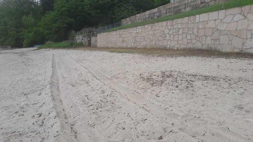 La playa de A Videira, en Tirán, que se limpió ayer. // Santos Álvarez