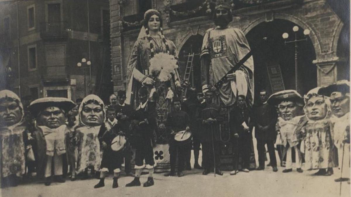Els gegants i els nans de Manresa per la Festa Major de 1926