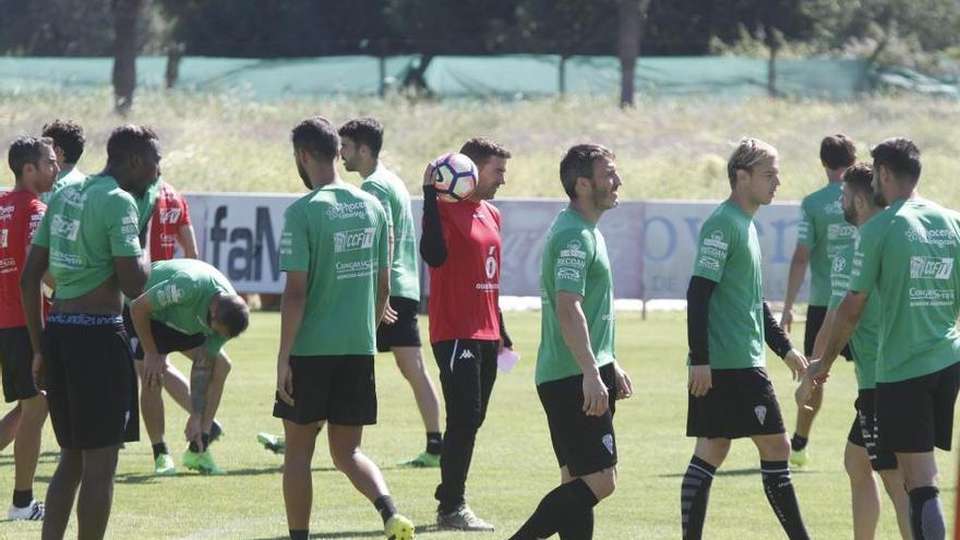 Juli apunta a titular en un entreno sin Caballero