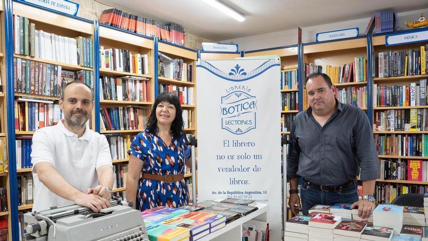 Botica de Lectores, la empresa que 'rescata' librerías en Sevilla, abre nueva etapa al este de la ciudad: "Este oficio es muy vocacional"