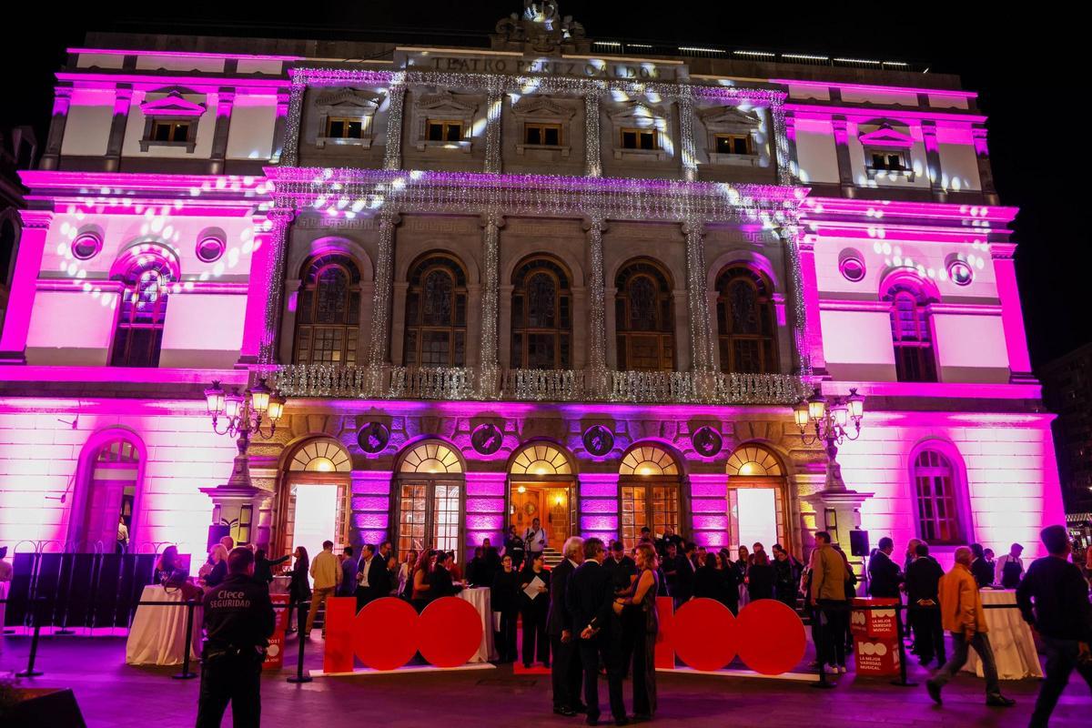 El Teatro Pérez Galdós preparado para la gala de los premios Número 1 de Cadena 100.