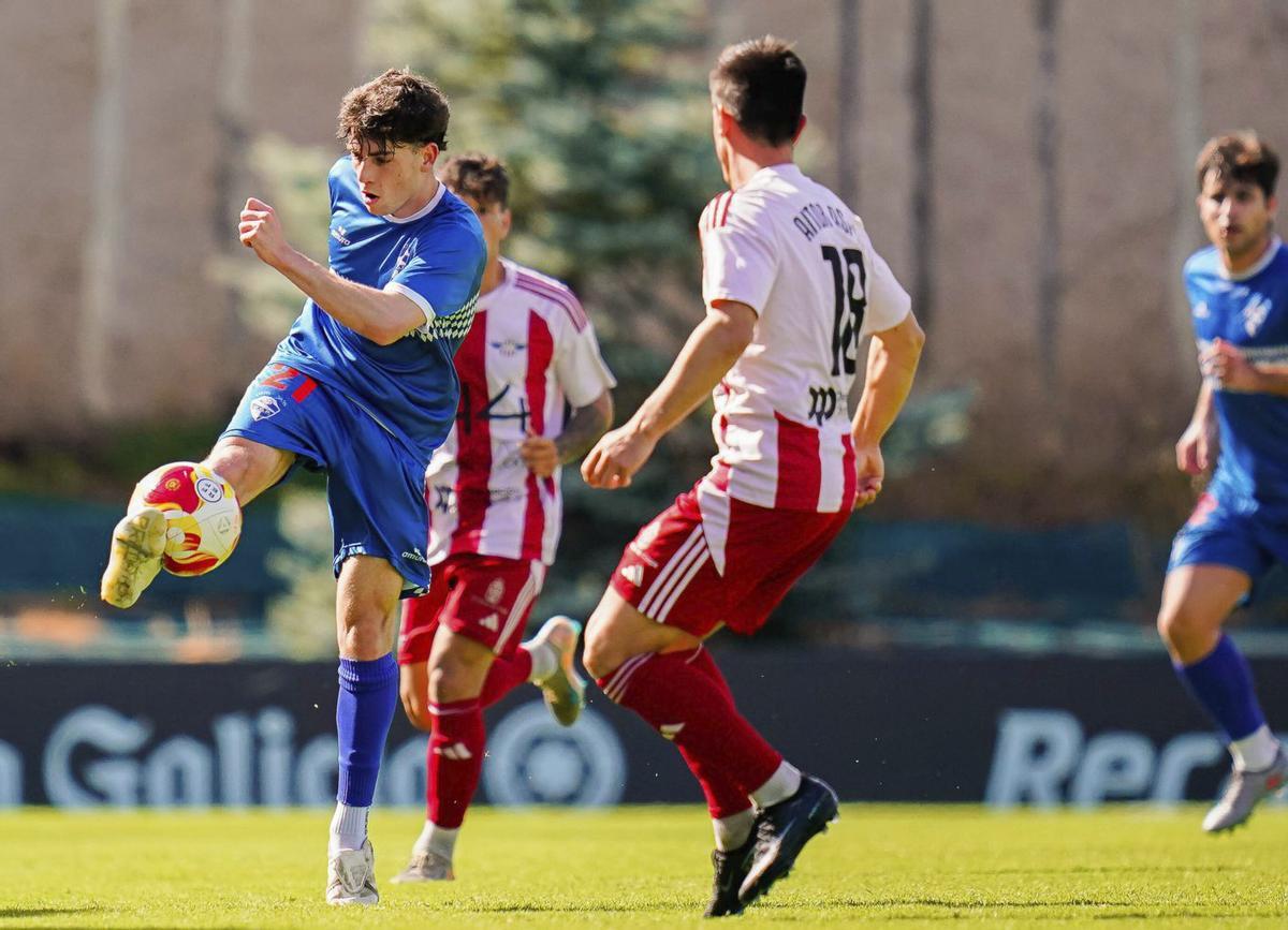 Un momento del partido disputado ayer en Barreiro. | PEDRO MINA