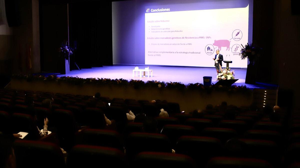 Barnés durante su ponencia en Sepor.