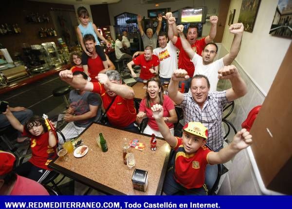 CASTELLÓN SUFRE Y DISFRUTA CON LA 'ROJA'