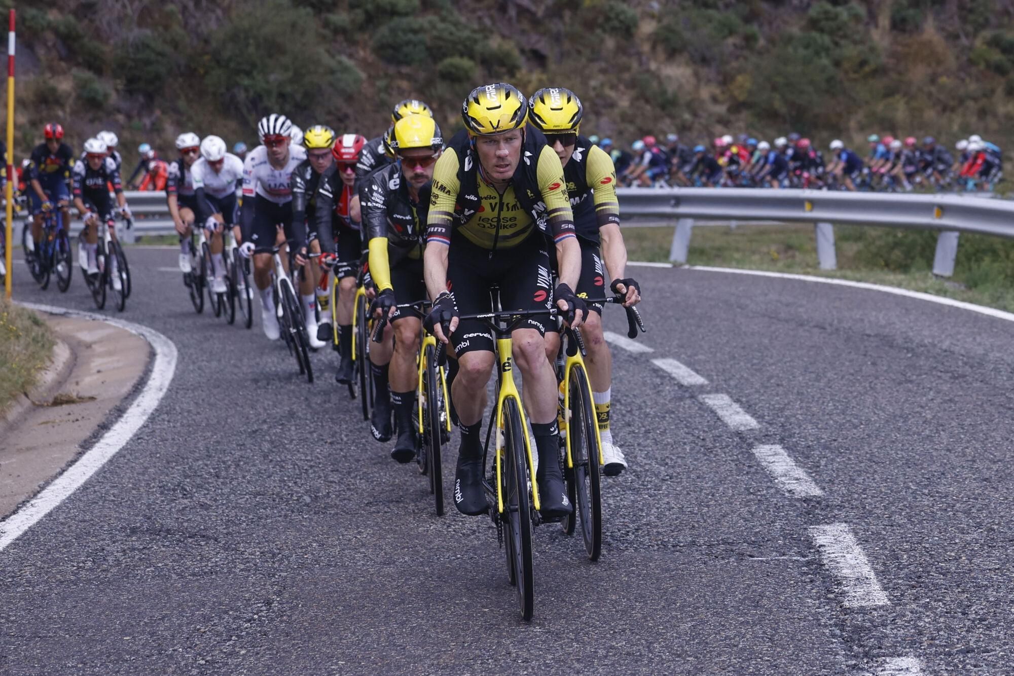 The pack competes in the sixth stage of La Vuelta A Espana cycling tour between Catalonian town of Olot, northeastern Spain and Pal, in Andorra. 28 August 2025. The stage covers 171 km. EFE/ Javier Lizon