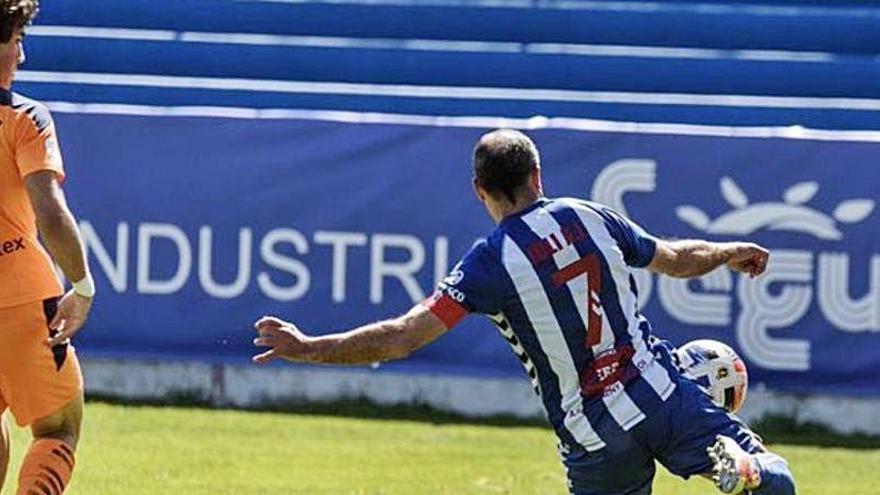 Un lance del Alcoyano-Mestalla.