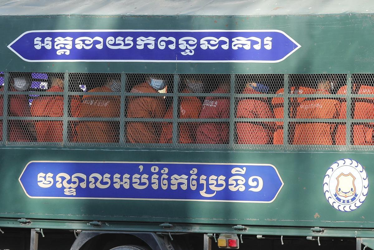 Un macrojudici seu al banc dels acusats més de 150 opositors a Cambodja