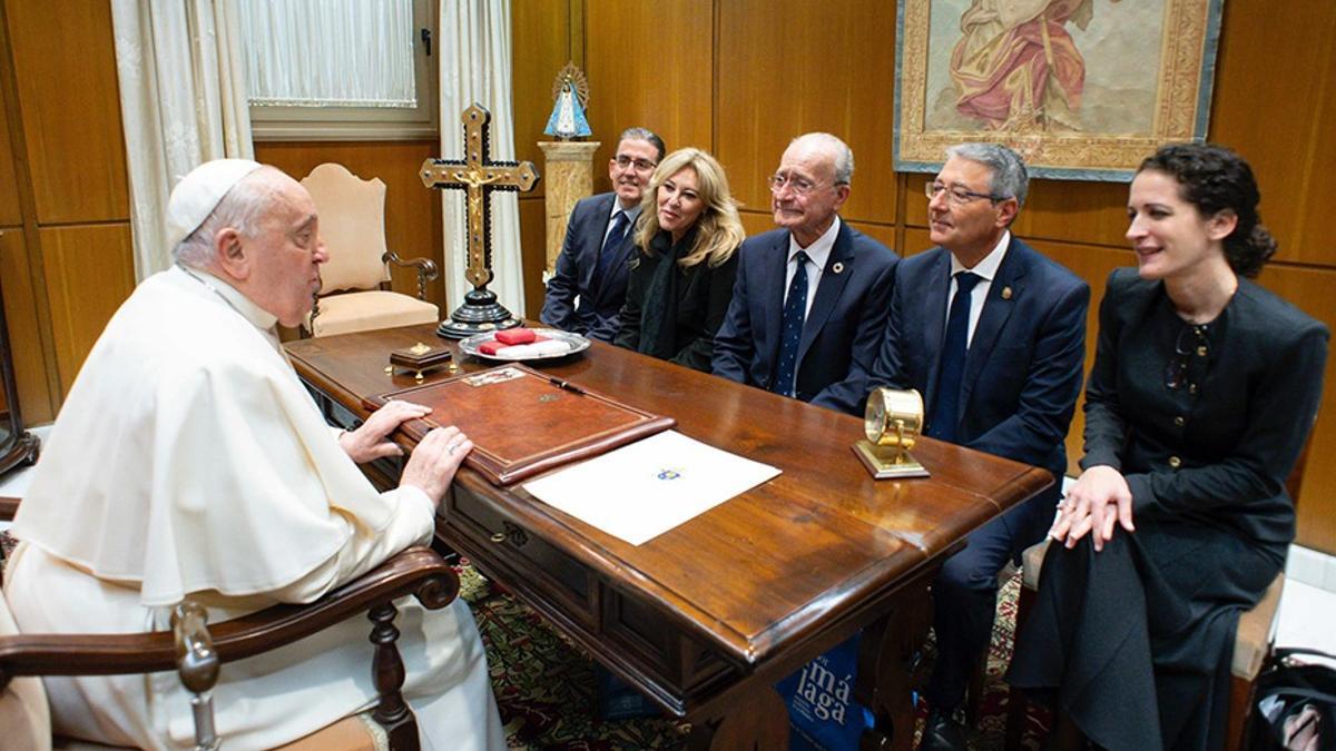 La delegación andaluza, en el transcurso del encuentro con el Papa Francisco.