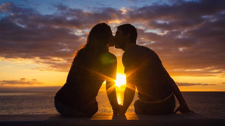 Escándalo en la realeza europea: un príncipe heredero enamorado de una mujer 13 años mayor