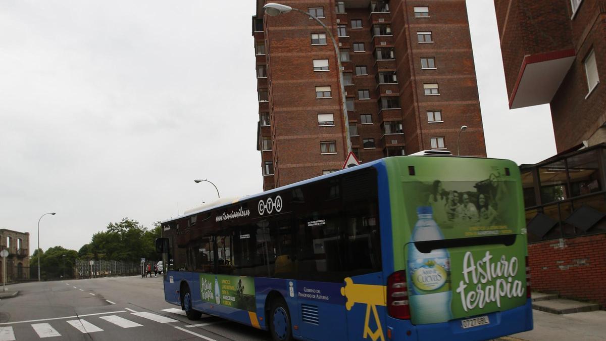 Un autobús urbano durante un recorrido.