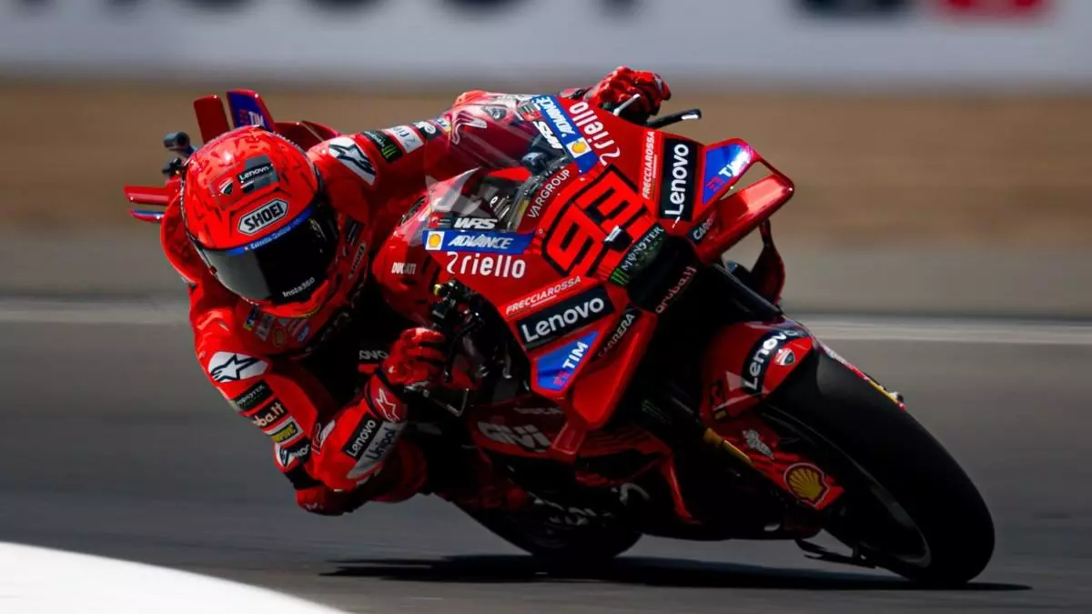 Marc Márquez asusta en el primer ensayo en MotorLand
