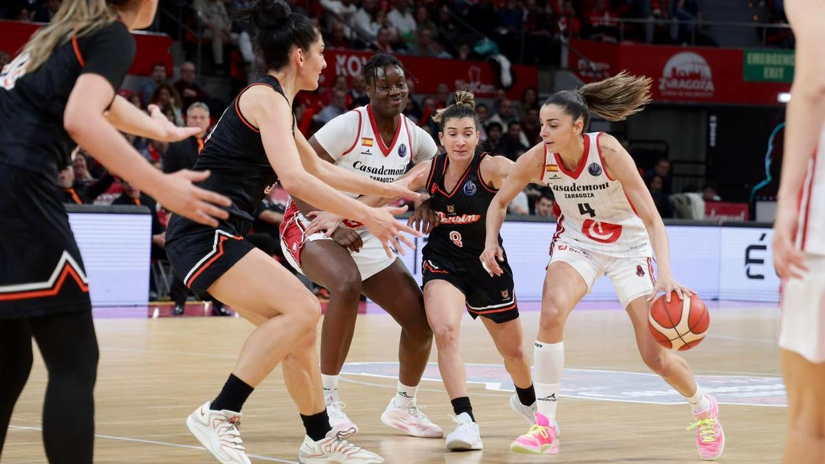 Mariona y Gueye, durante una acción ante el Mersin