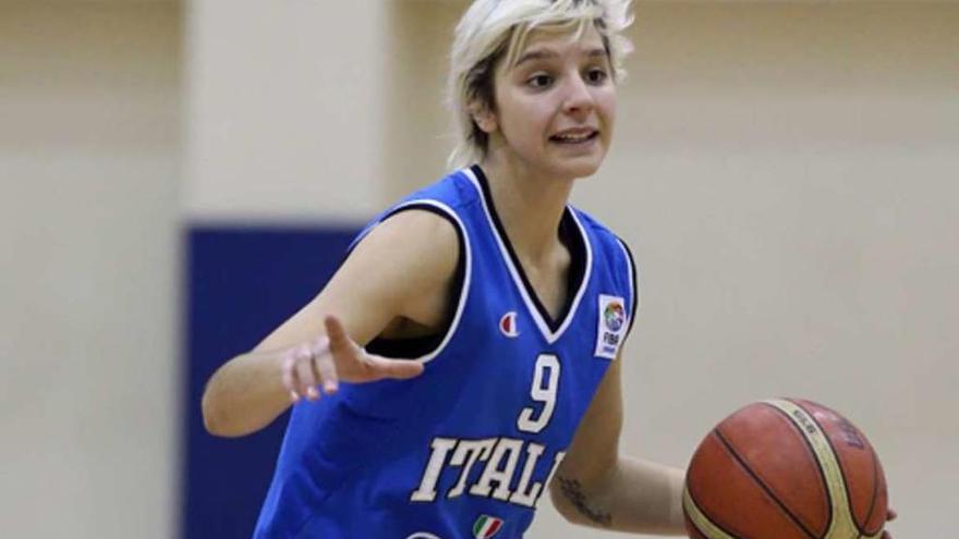 Sabrina Cilini en un partido con la selección italiana.