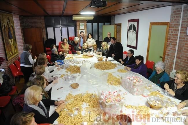 Los vecinos de San Antón preparan su día.