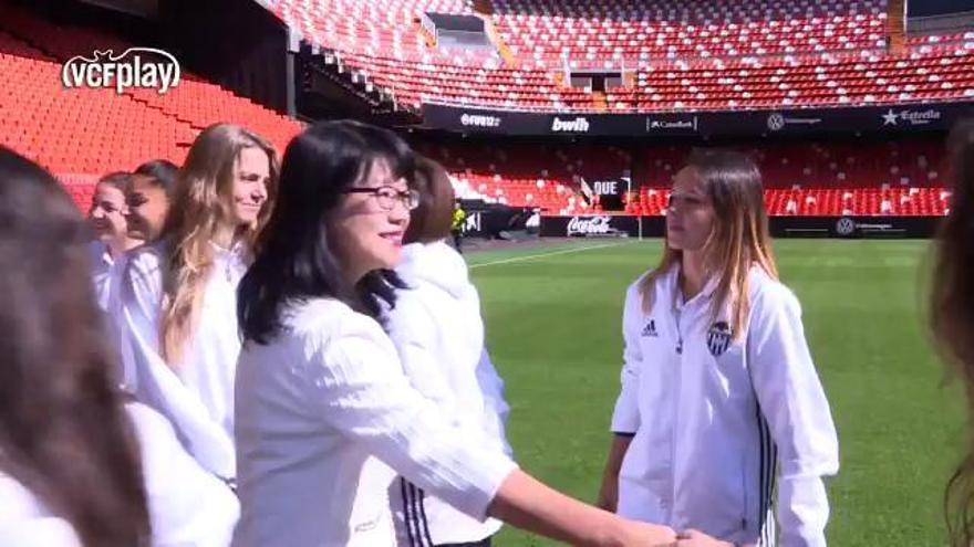 Layhoon recibe a las jugadoras del Valencia Femenino