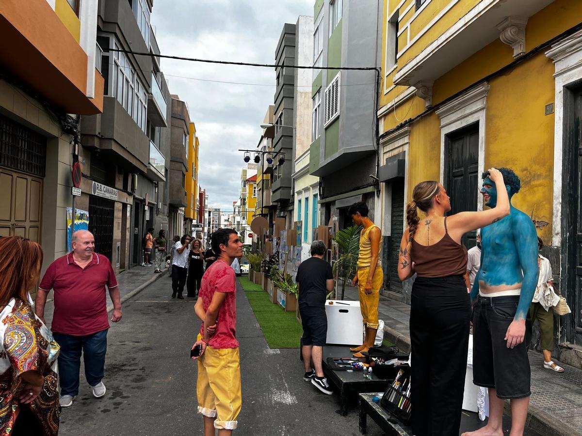 Artistas de bodypainting, ayer en La Isleta.