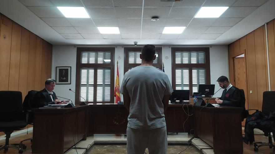 Condenado a seis años y medio de cárcel por tres atracos a punta de navaja  en Palma