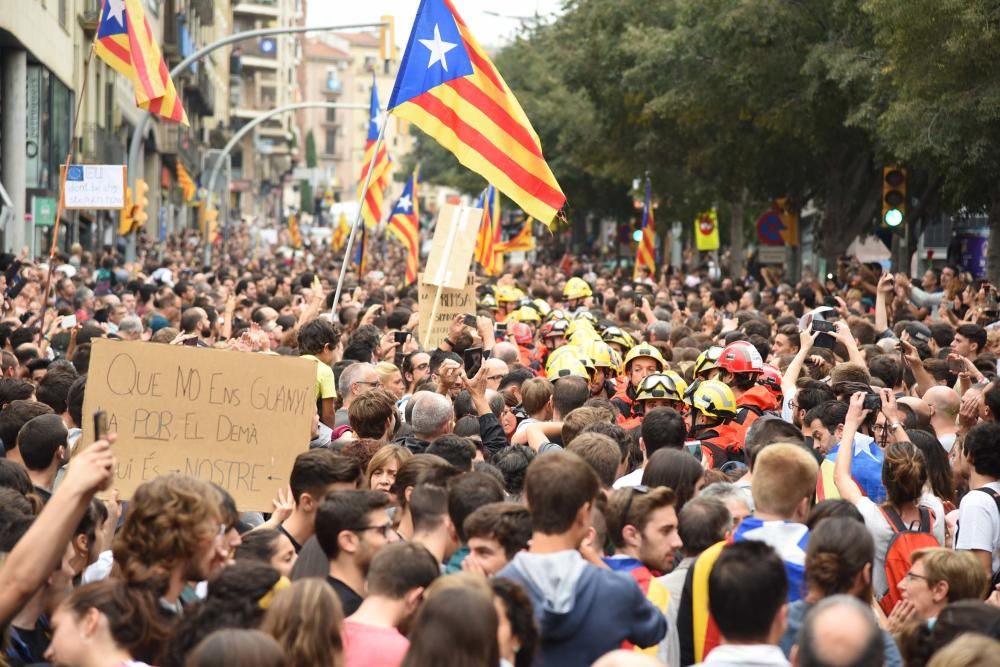 Multitudinària manifestació contra la violència a Manresa