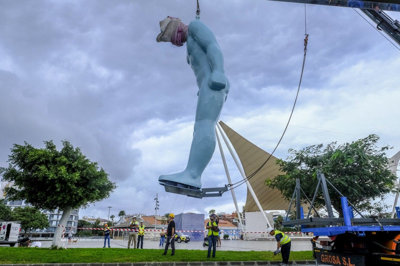 Instalación del Greetingman junto al Muelle Santa Catalina