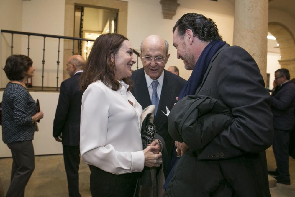 Plácido Arango acude junto a Javier Fernández a la inauguración de su exposición en el Bellas Artes