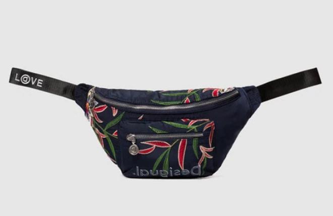 Riñonera estampada, de Desigual