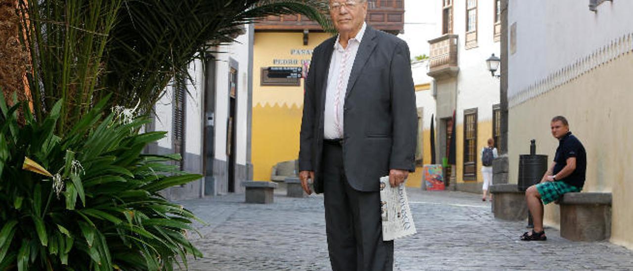 Carmelo Ramírez, presidente de la Asociación Canaria de Cuba, en una calle de Vegueta.