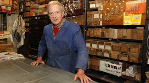 EL PERIÓDICO surt al carrer per preguntar als comerciants sobre l’última mesura anunciada per Rajoy.