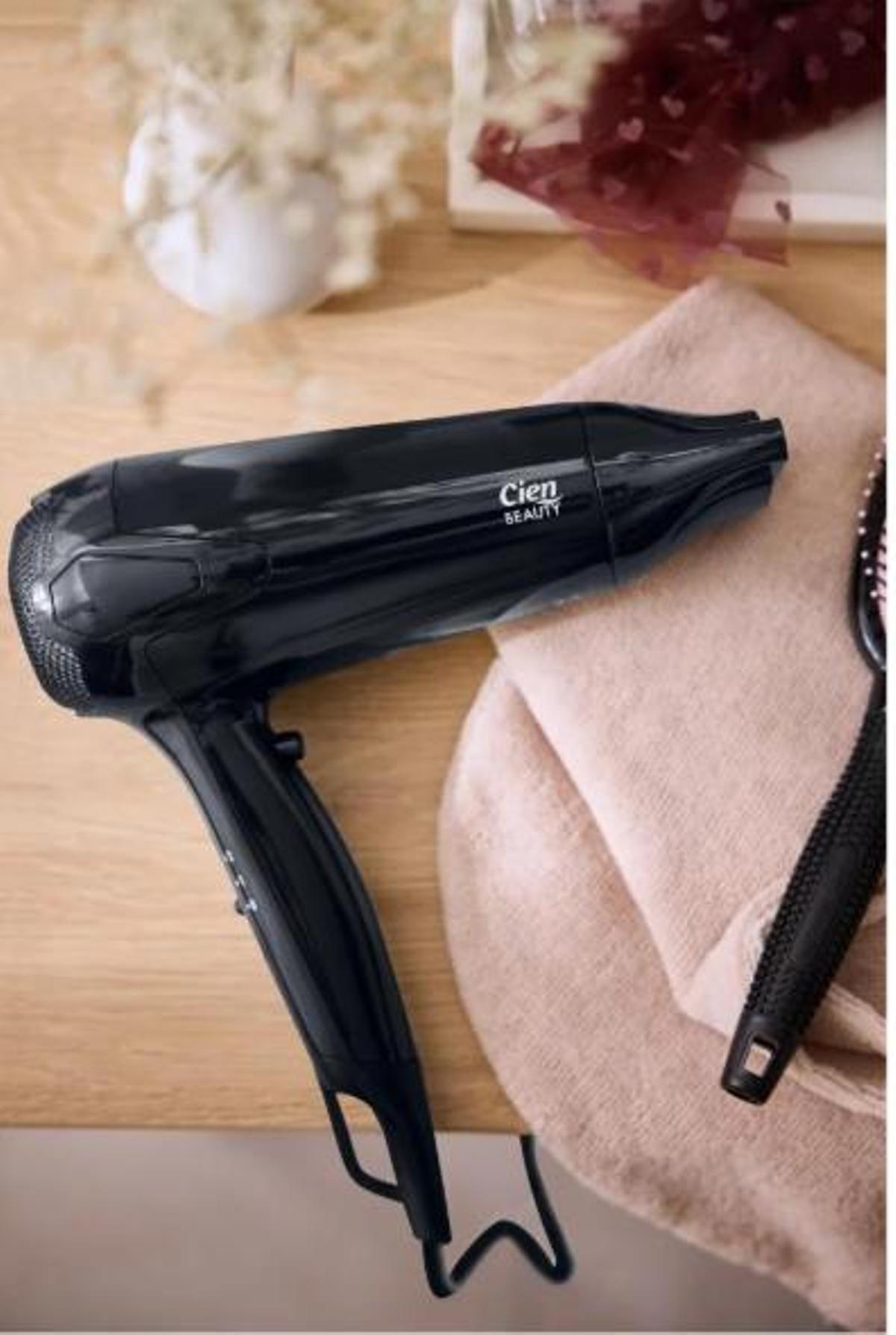 Secador de pelo.