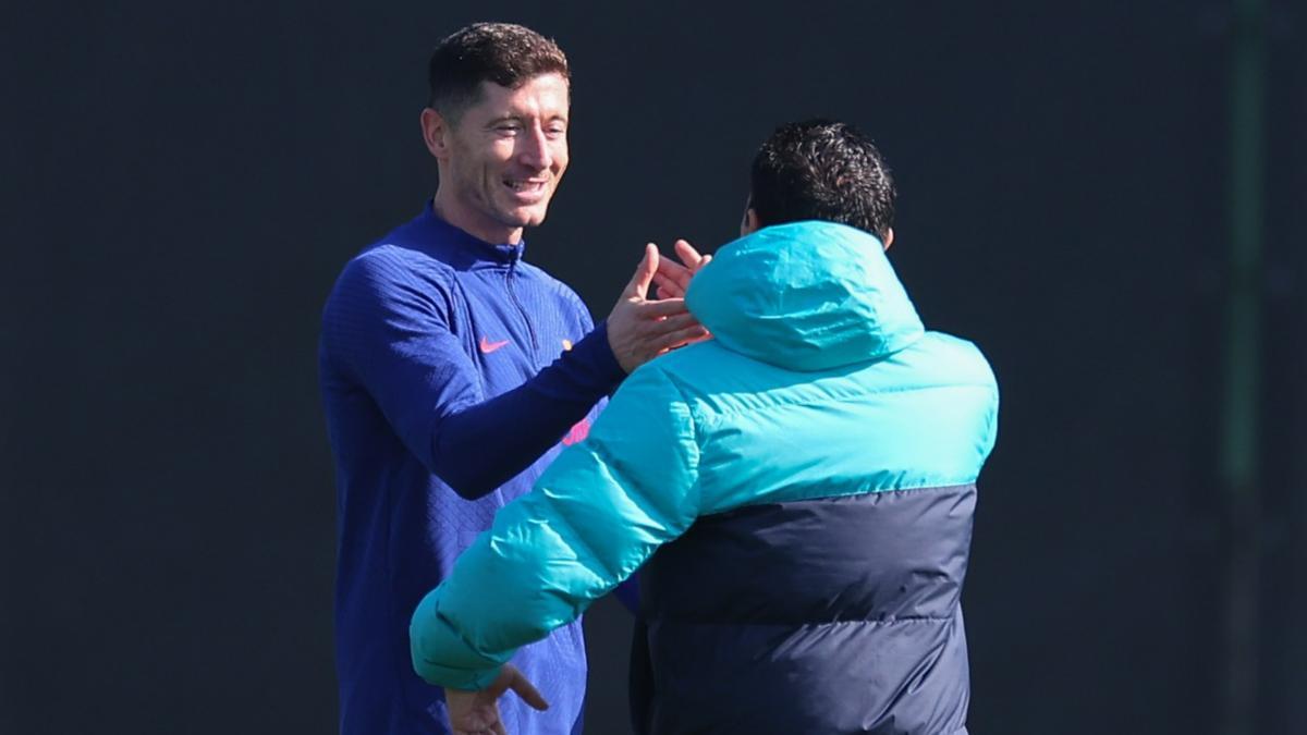 Lewandowski entrena al margen