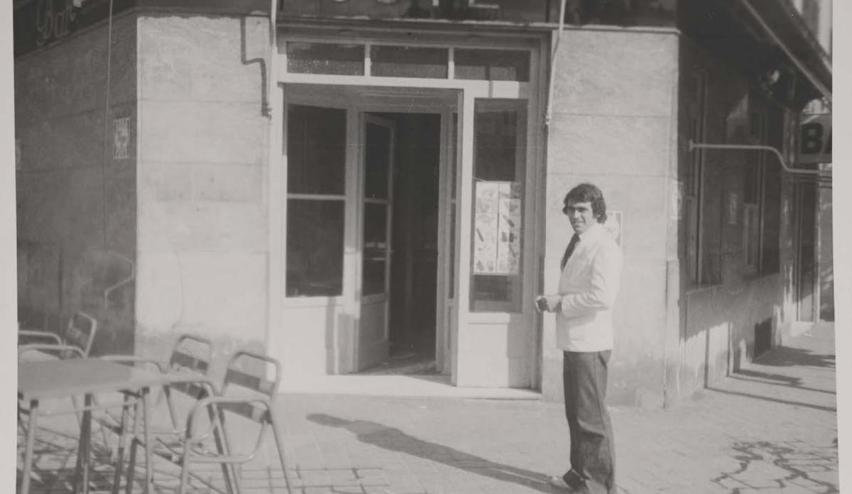 Fachada de la tasca El Jute, en la calle Menéndez y Pelayo, en Madrid.