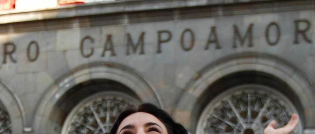 Carmela Remigio, ante el Campoamor.