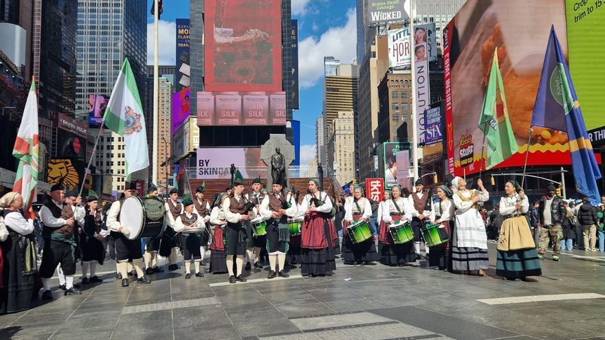 &quot;Honor y valor&quot;, claves de las bandas de gaitas &quot;La Reina del Truébano&quot; y &quot;El Penedón&quot; para desfilar en Nueva York por San Patricio