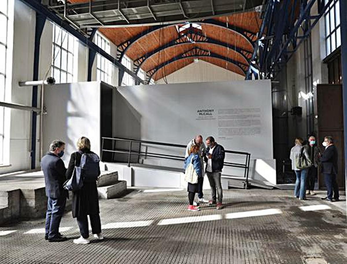 El pozo Santa Bárbara muta en museo gracias a la luz de McCall