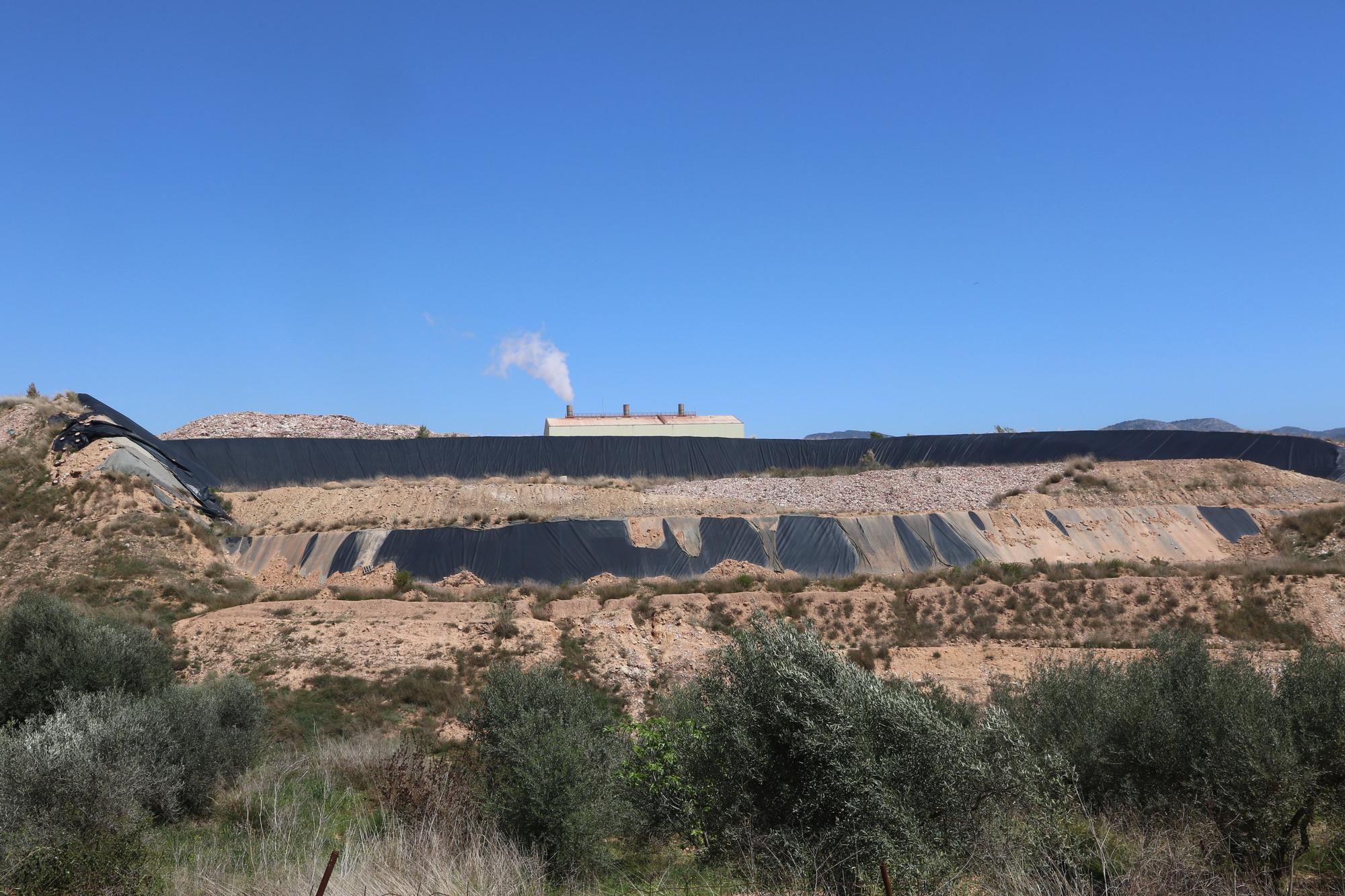 El vertedero de Reyval que amenaza al pantano de María Cristina en l'Alcora