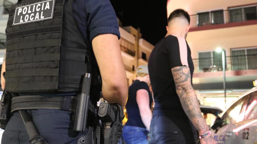 La Policía Local de Sant Antoni denuncia a tres conductores drogados