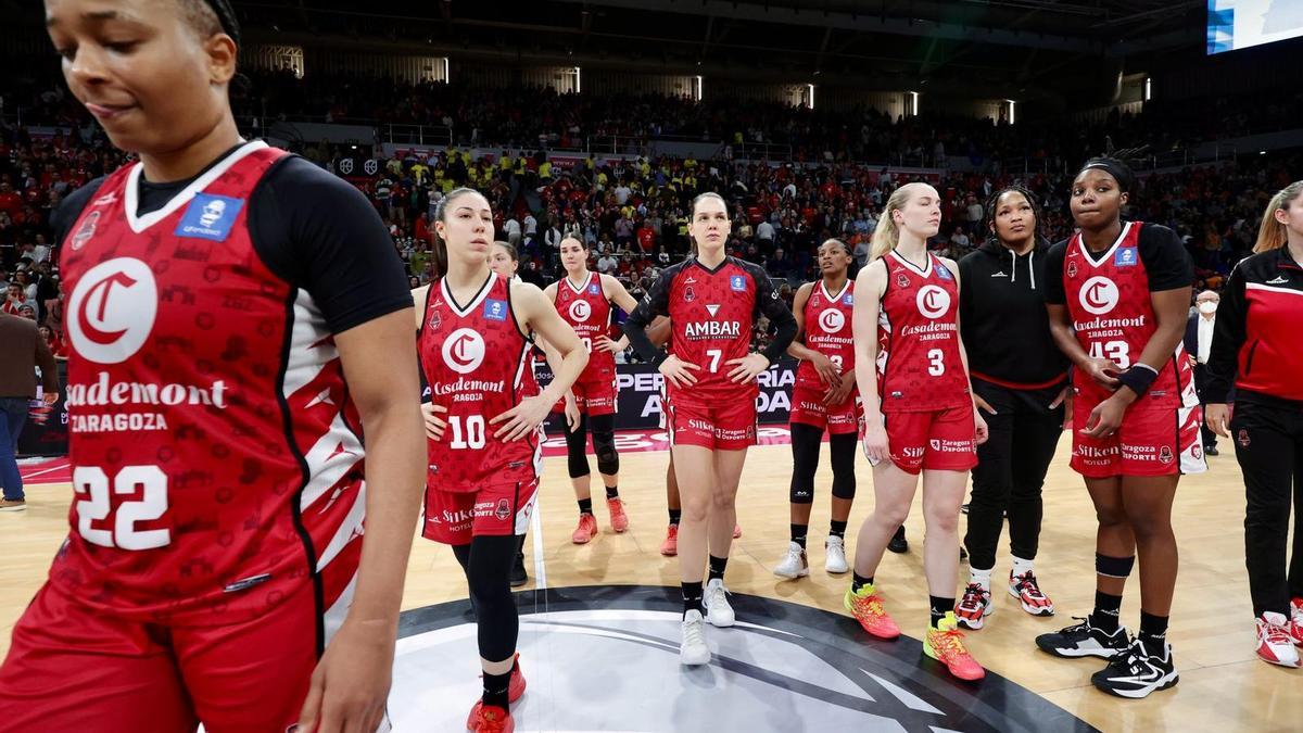 Las jugadoras del Casademont, desconsoladas tras el pitido final