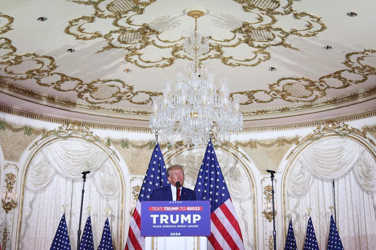  El ex presidente de los Estados Unidos, Donald Trump, habla durante un evento en el Mar-a-Lago.