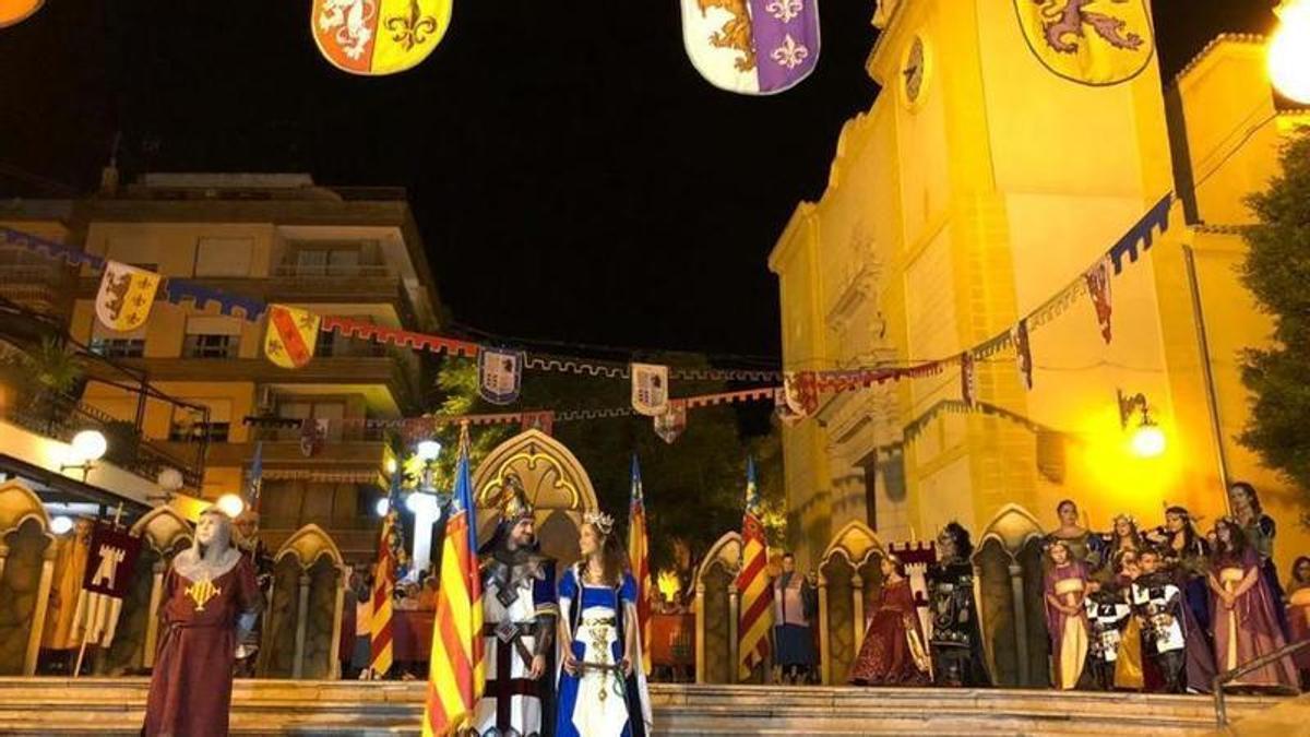Los protagonistas del espectáculo que año tras año celebra San Vicente con la Entrada de Jaume I.