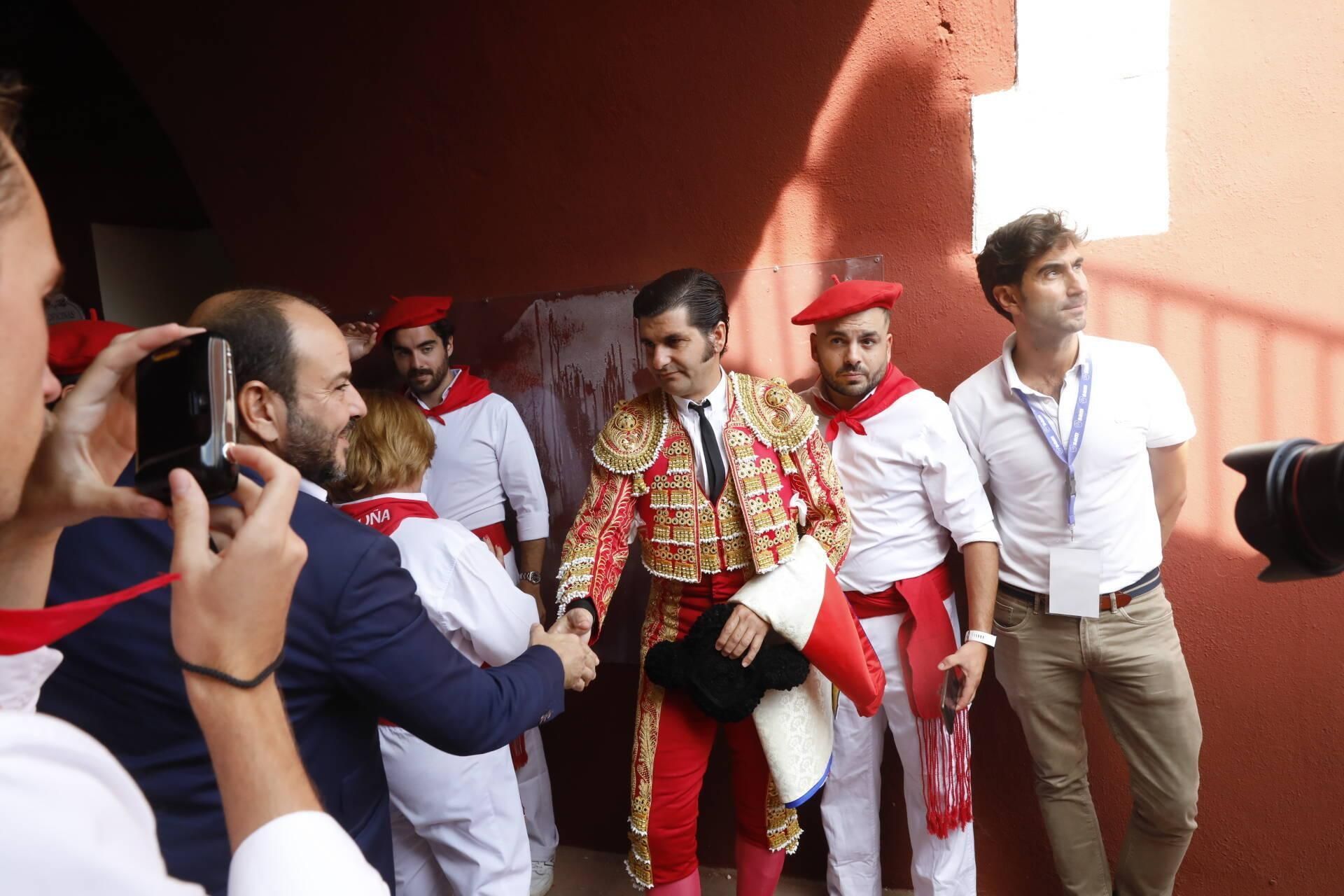 De Espinosa de los Monteros a Esperanza Aguirre: el ambiente en la plaza de toros de Gijón, en imágenes