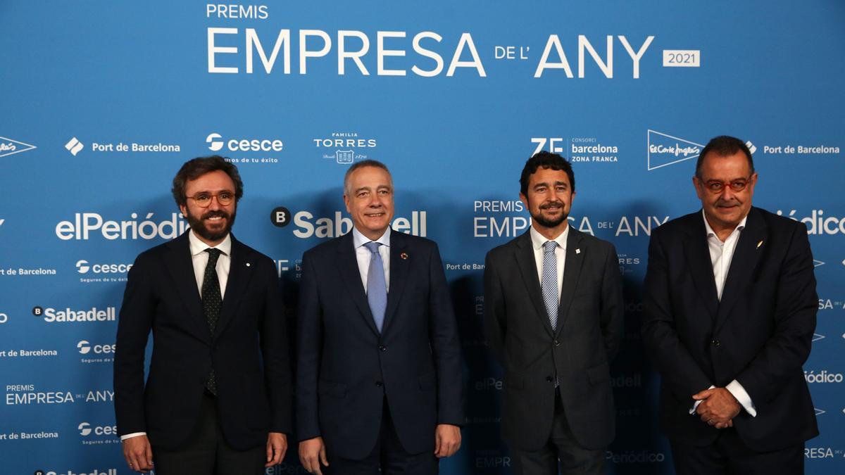 Premios EMPRESA DE LANY 2021 en la Llotja de Mar. En la foto (de I a D) Aitor Moll (Consejero Delegado de Prensa Iberica), Pere Navarro (Presidente del Consorci de la Zona Franca), Damià Calvet (President del Port de Barcelona) y Albert Sàez (Director de El Periódico)