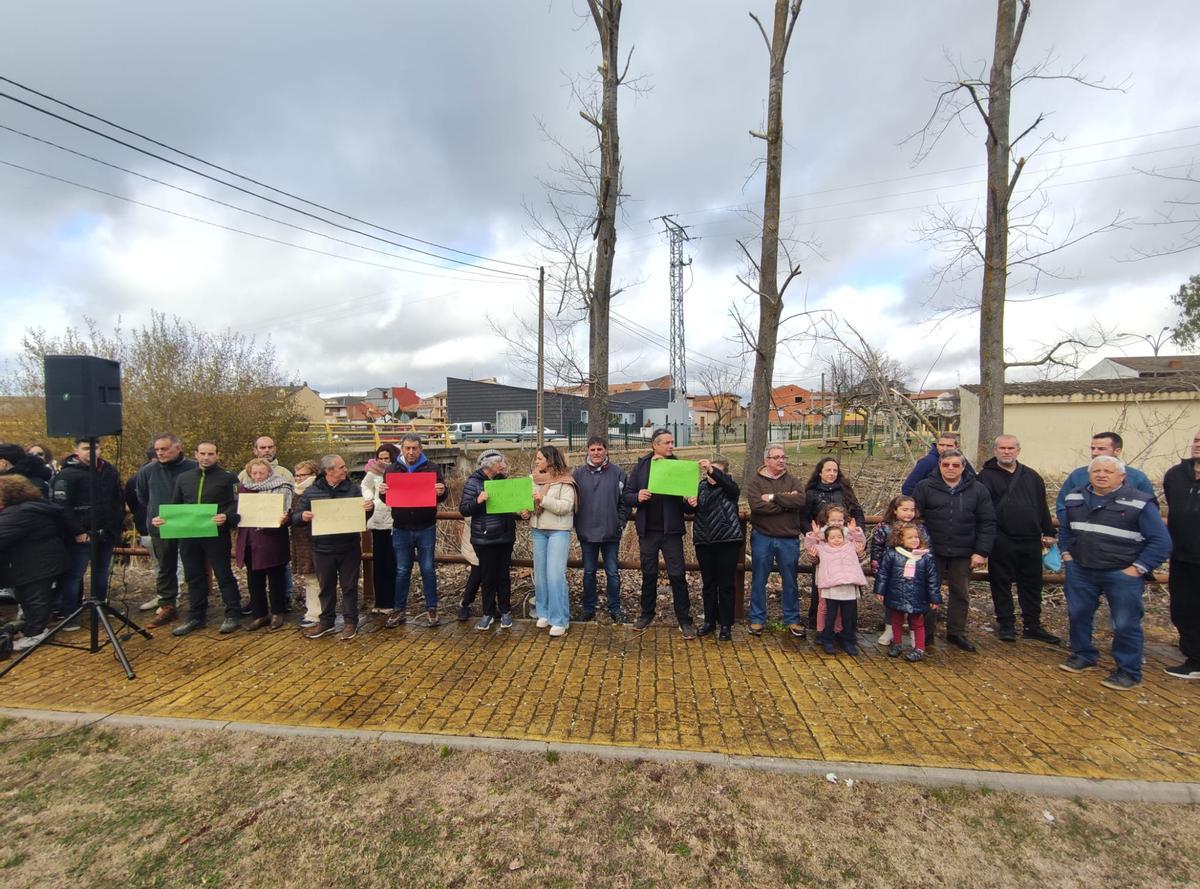 Participantes en la concentración de San Pedro de Ceque.