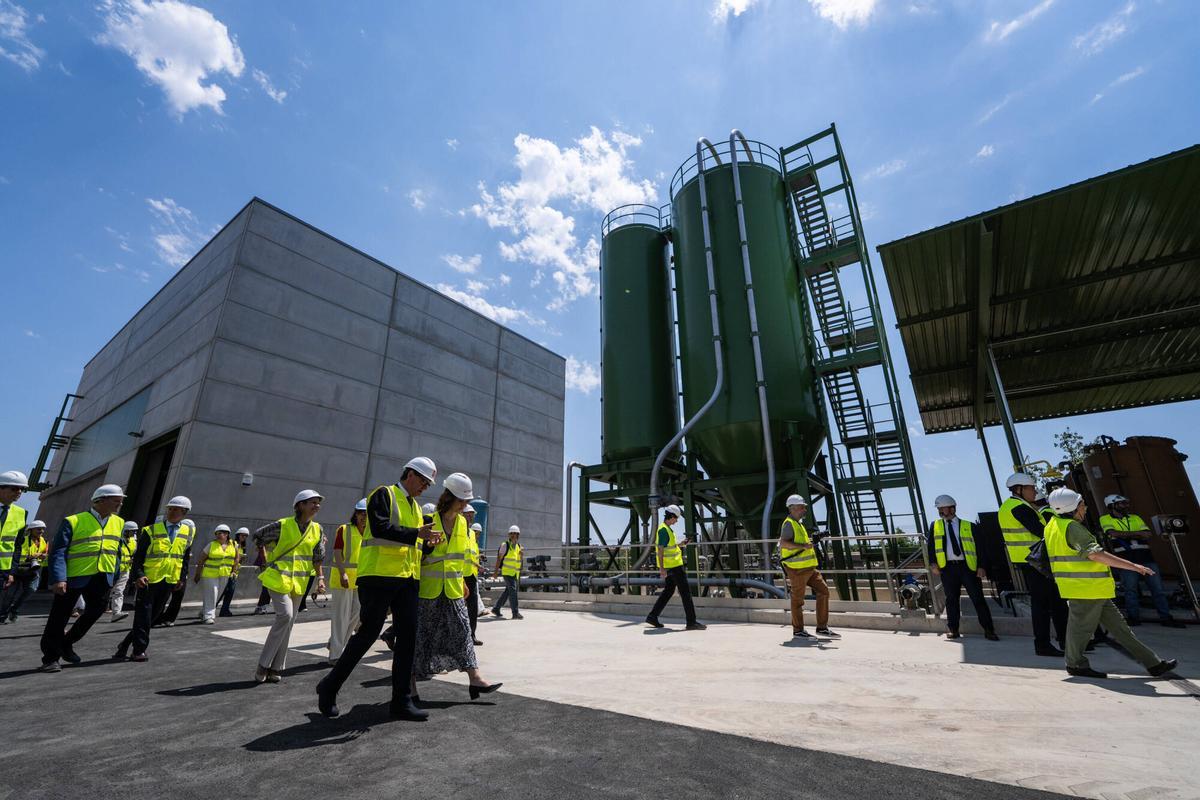 Sant Feliu de Llobregat. Aigües de Barcelona inaugura la nueva Estación de Tratamineto de Agua Potable (ETAP) Estrella de Sant Feliu de Llobregat. Infraestructura estratégica para la mejora del servicio de abastecimiento de agua potable en la AMB. esta oresente el president de la Generalitat de Catalunya Salvado Illa. 10 de julio de 2026. Sociedad. AUTOR: ZOWY VOETEN